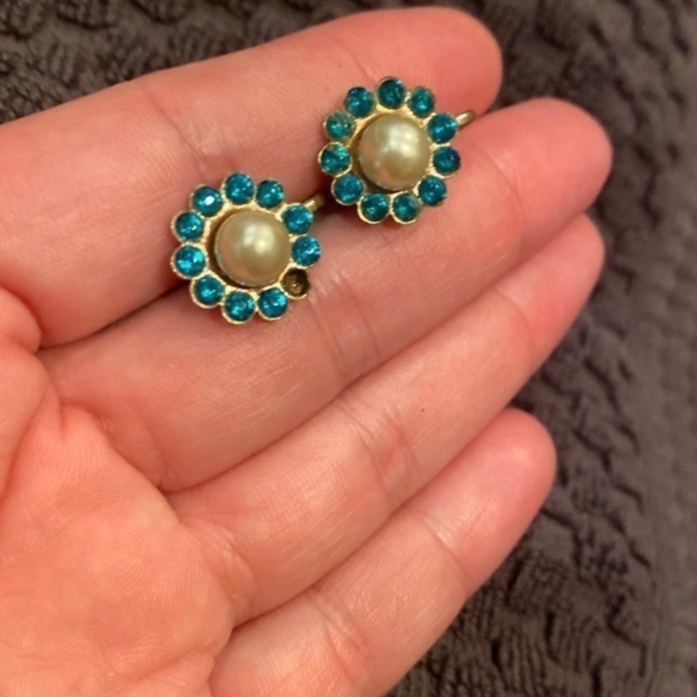 💙VINTAGE Turquoise rhinestone studded earrings 💙